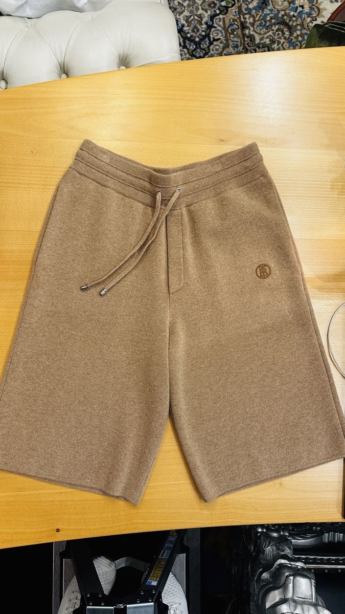Burberry Pantaloni: Burberry Kasimir kurze Hosen NP 640.- – Nuovo e nell'imballaggio originale da Lachen SZ venduto da HelvetiaLuxury 1
