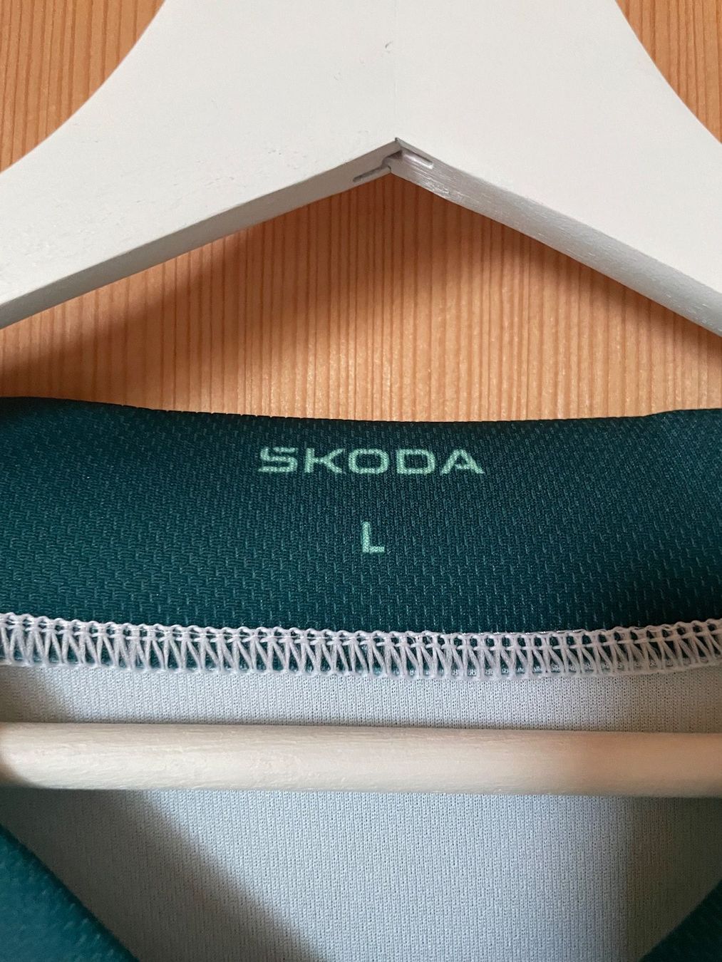 Leibchen & Hosen: Eishockeyshirt Skoda Grösse L – Gebraucht aus Lommiswil von Jorin.ehrler 2