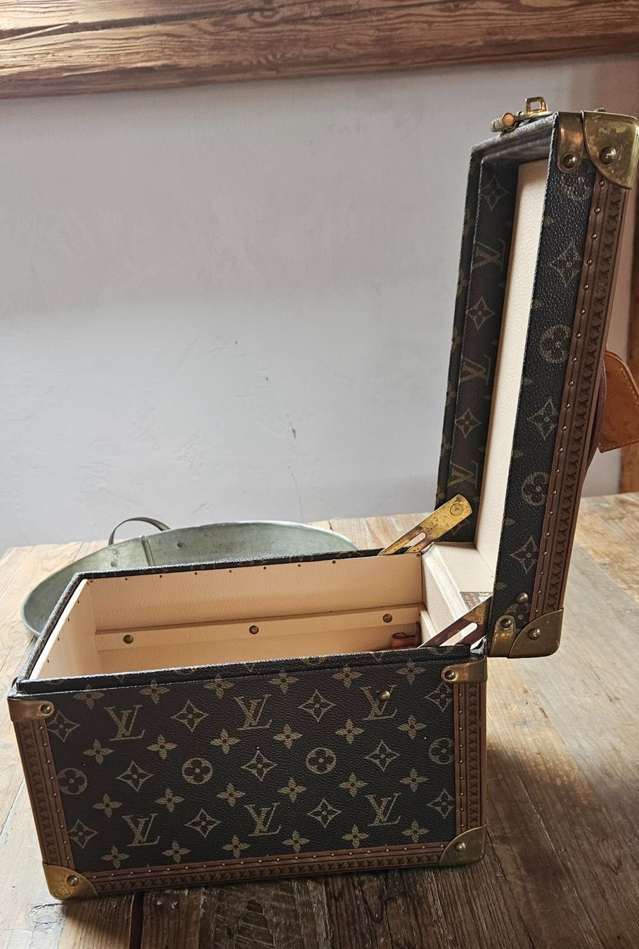 Louis Vuitton Custodie per cosmetici: Louis Vuitton Kosmetikkoffer – Nuovo (secondo la descrizione) da Meyriez venduto da Zigzagzug 7