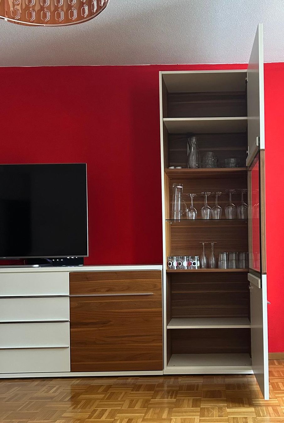 TV Möbel: Sideboard mit Vitrine – Gebraucht aus Baar von aerdna84 1