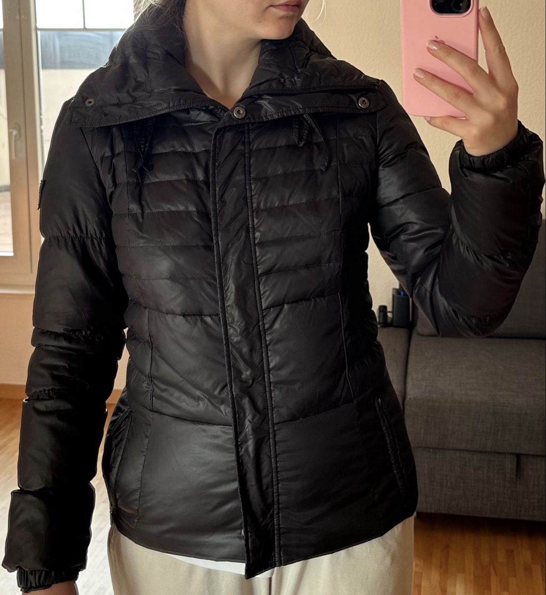 Guess Vestes: Guess Puffer Jacket Size S Used – D'occasion à Luins par vvs_7kqr