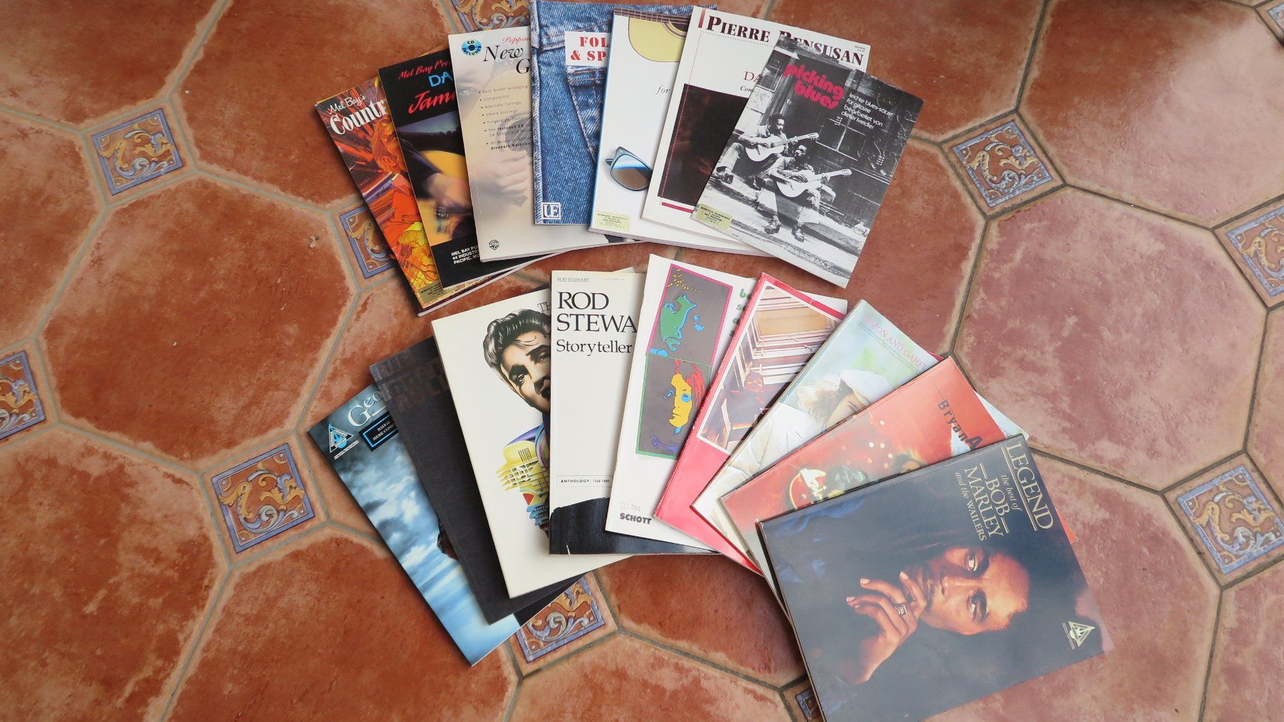 Libri: Gitarrenbücher: The Rolling Stones, George Harrison, uvm. – Usato da Bonaduz venduto da Mikebond