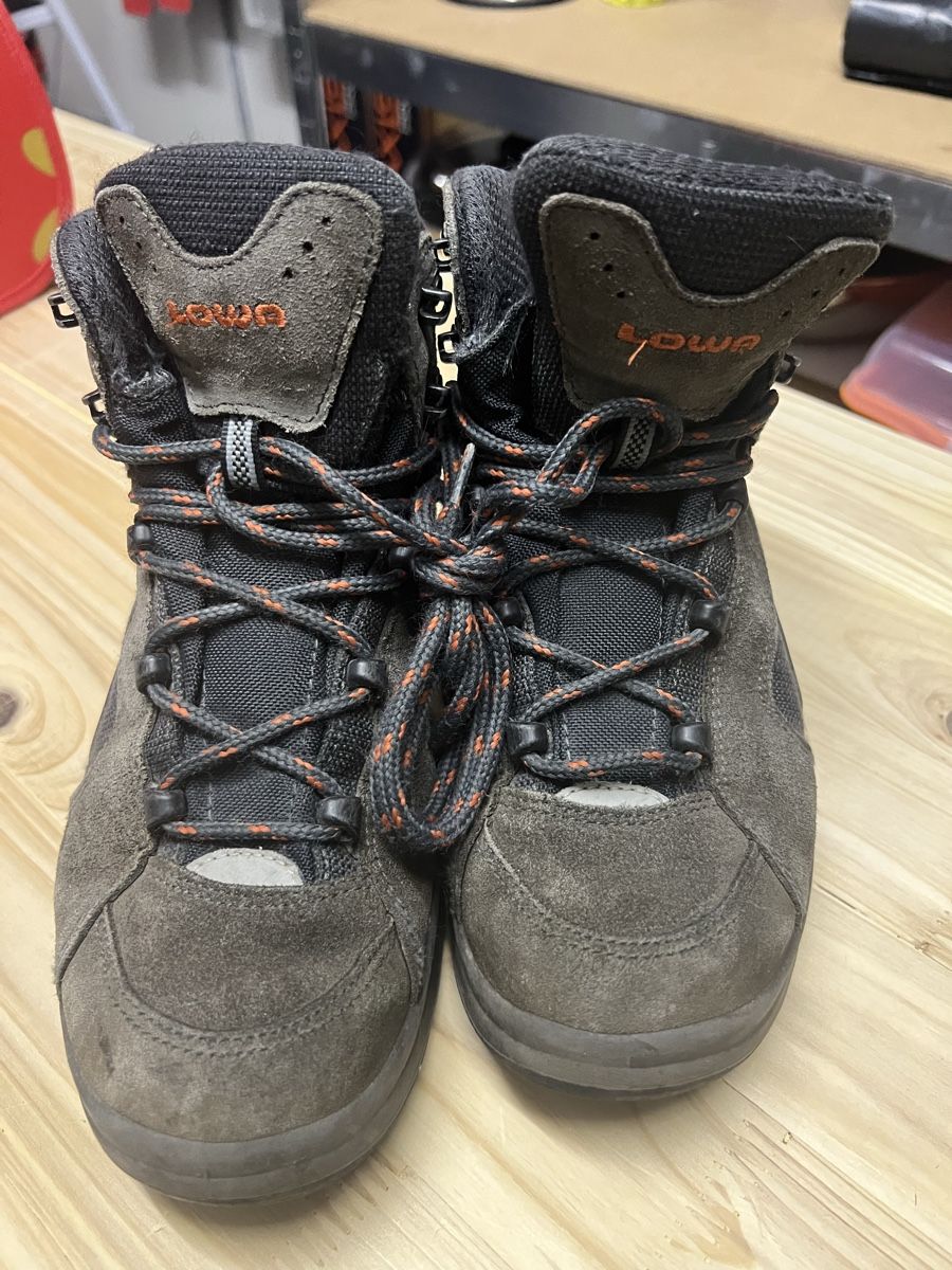 Lowa Scarpe per ragazzi: Lowa Wanderschuh/ Trekkingschuh – Usato da Huenenberg venduto da Zhang72