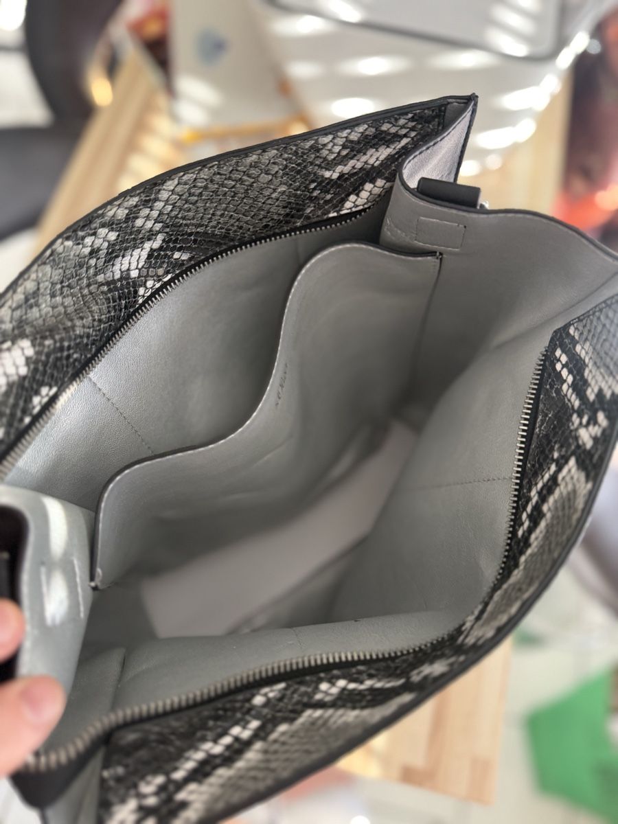 S.Oliver Taschen für Damen: schwarze Handtasche in Schlangenoptik – Neu (gemäss Beschreibung) aus Märstetten von M.Wiget 3