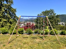 Kinderdoppelschaukel für den Garten