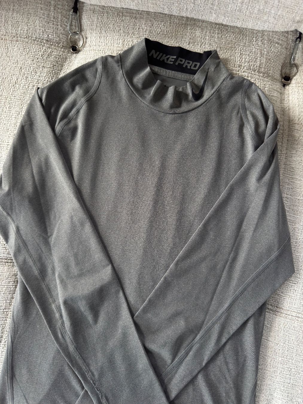 Nike T-shirt: Nike | Langarmshirt – Usato da Horgen venduto da onur_5 4