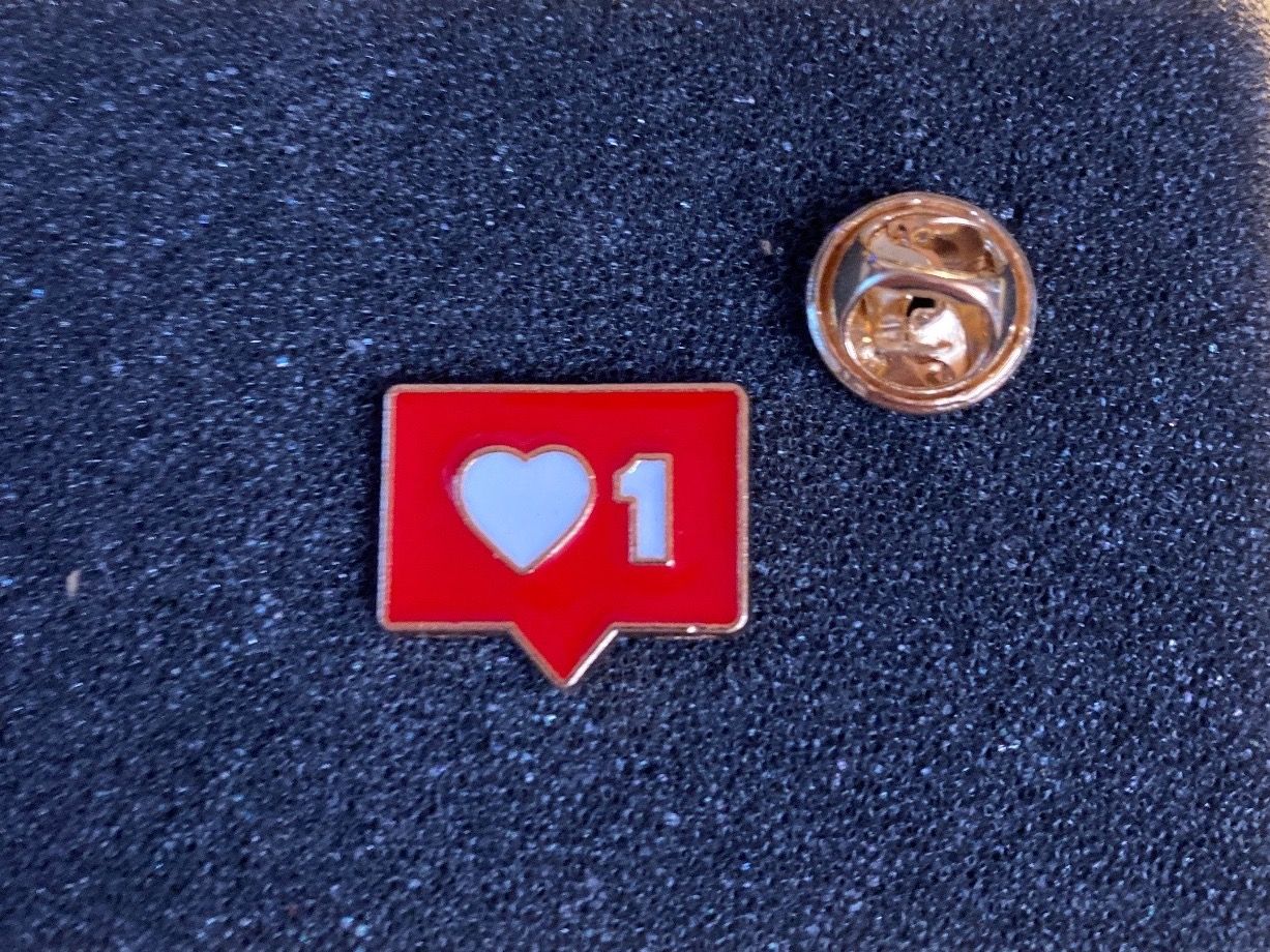 Placchette & Badge: PIN'S - COEUR – Nuovo (secondo la descrizione) da Le Brassus venduto da cinema13