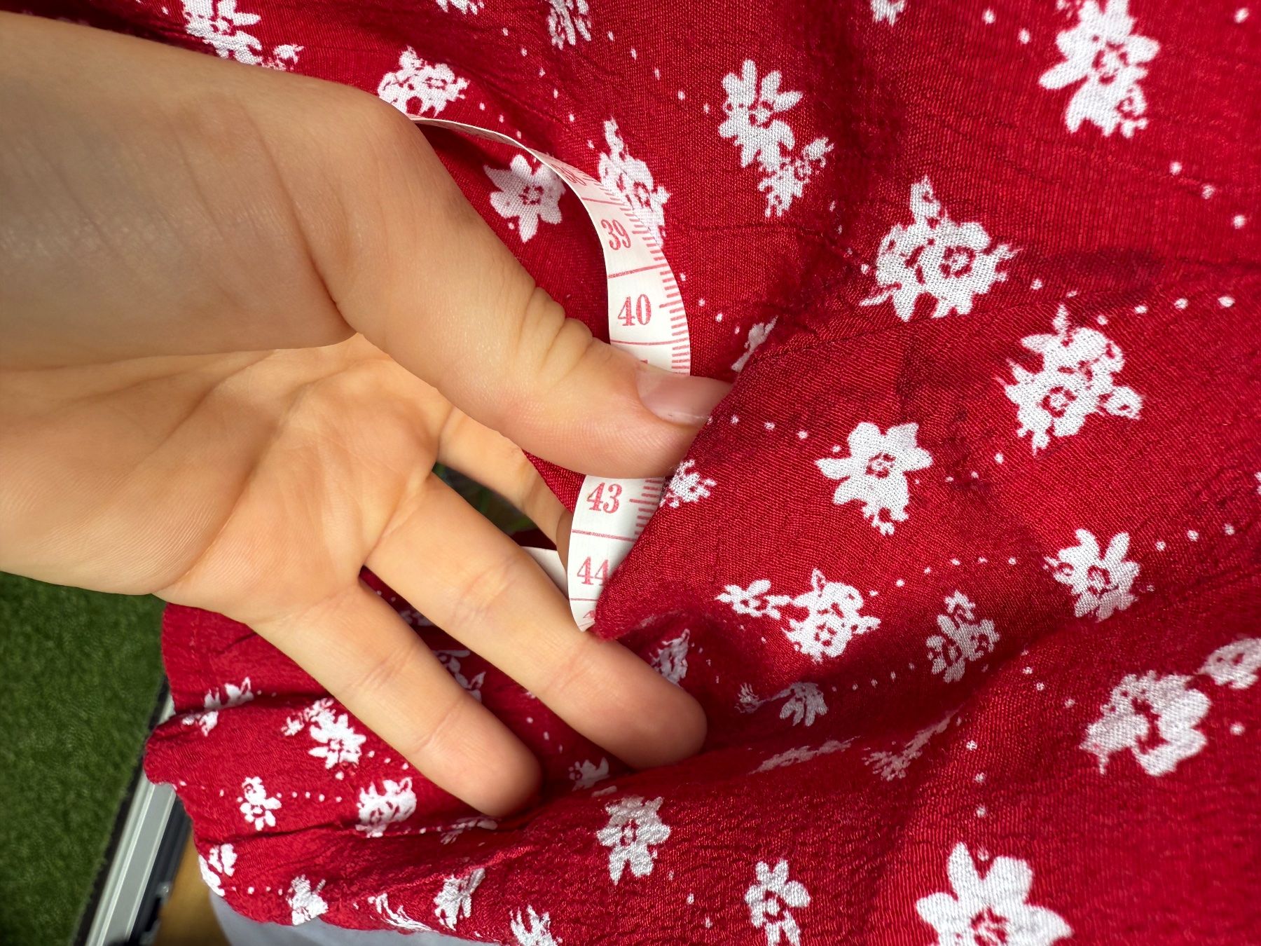 Chemisiers: Sommer Bluse, Rot mit Blumenmuster 34 – D'occasion à Riehen par edu_92w7 8