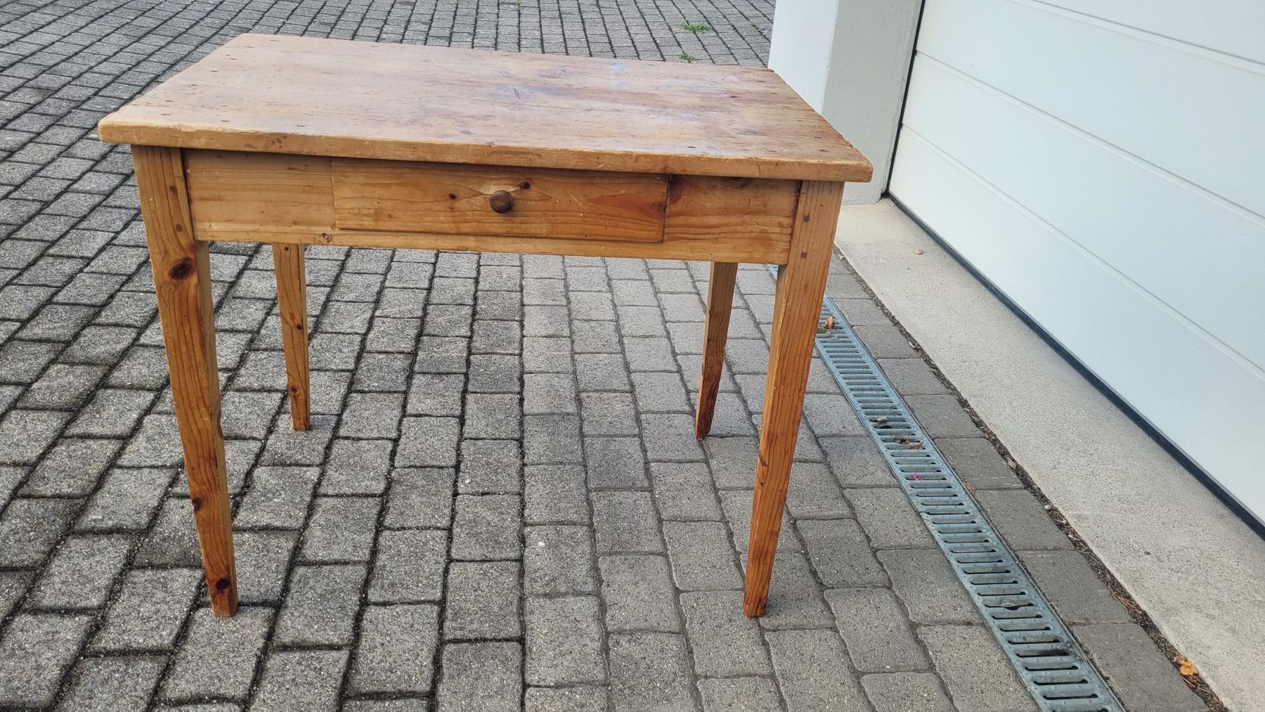 Tavoli: Antiker Holztisch – Usato da Kirchberg SG venduto da juvali