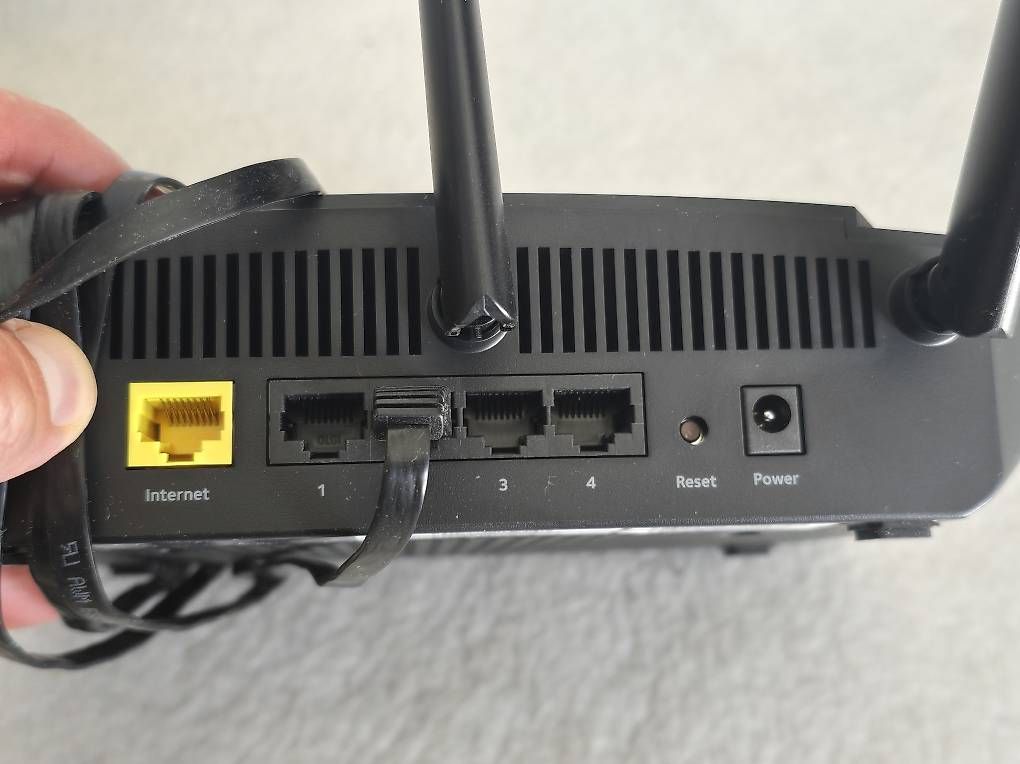 Netgear Modem & Router: Netgear RAX10 Internet Router – Usato da Reinach AG venduto da RenaultSportRS 1