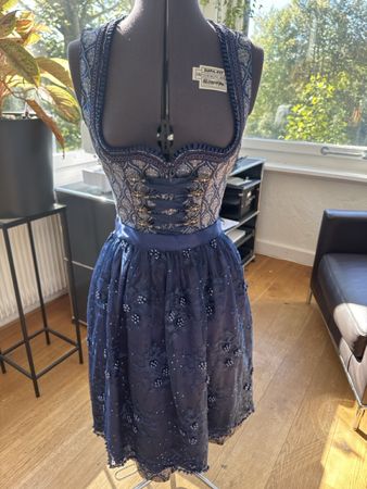 Dirndl Krüger Madl blau gemustert Grösse 36 neuwertig