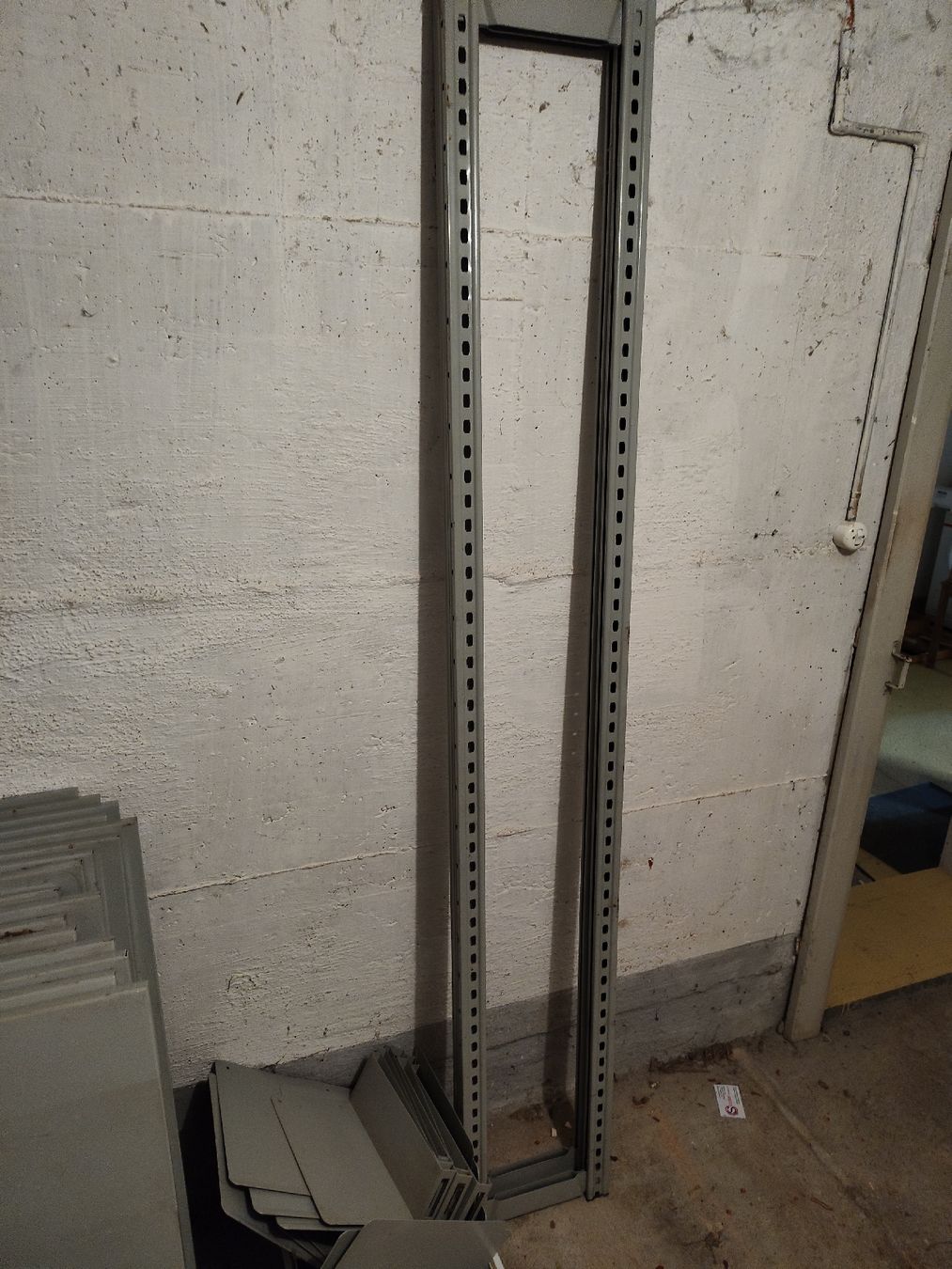 Scaffali: Gestell mit Abgrenzungen Metall – Usato da Bubikon venduto da Adi_verkauft 2