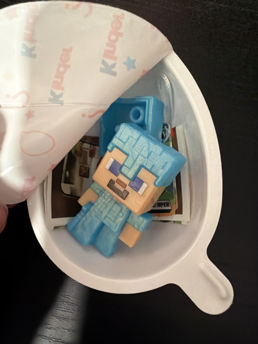 Statuette: Kinder Joy Minecraft Figur - Steve mit Diamant Rüstung – Nuovo (secondo la descrizione) da wynigen venduto da Birnenmus