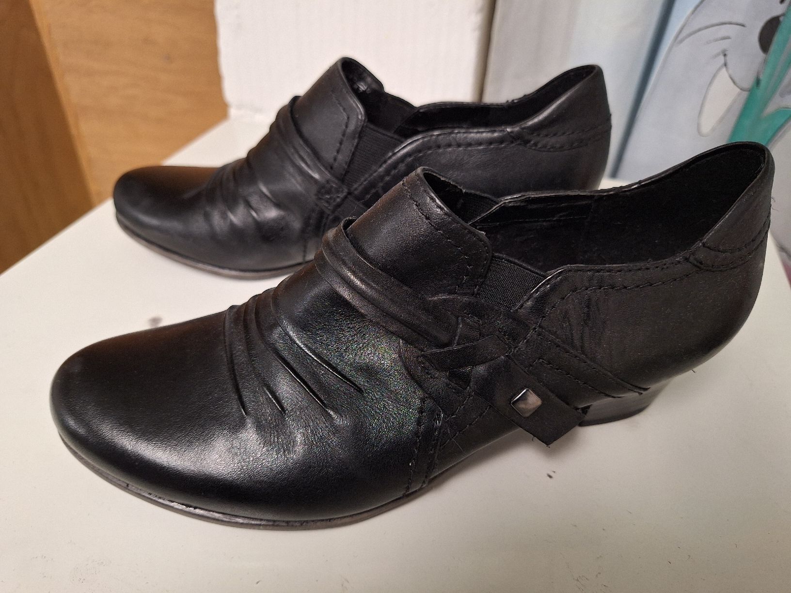 Scarpe da donna: Schwarze Schuhe, Grösse 39 – Nuovo (secondo la descrizione) da Niederglatt ZH venduto da Bobsli
