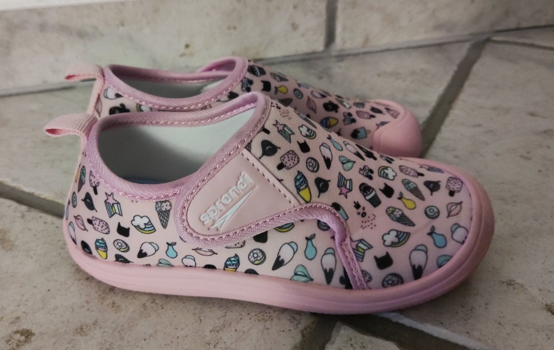 Scarpe per ragazze: Mädchen Hausschuhe Grösse 28 – Usato da Chur venduto da Rodanisa 2