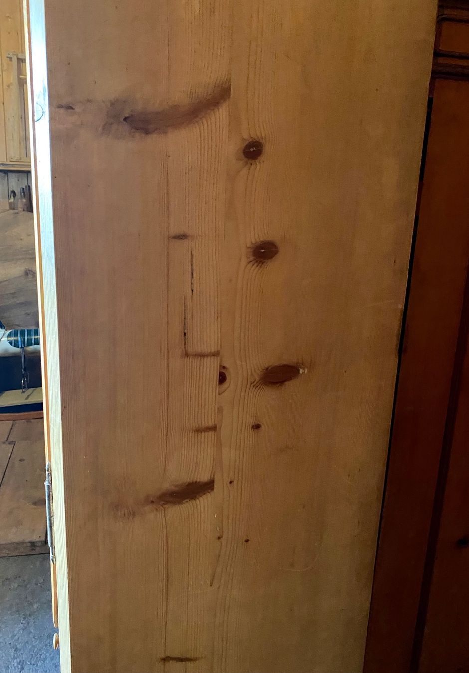 Armadi: Wunderschöner massiver Schrank mit Bauernmalerei – Usato da Frauenkappelen venduto da leola1973 7