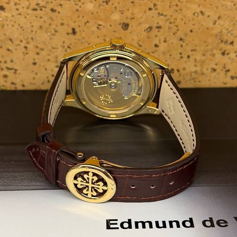 Orologi: Patek Philippe Annual Calendar 5146J-010 – Usato da Genève venduto da minty.watches 5