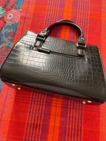 Schwarze Handtasche "David Jones" Kroko-Optik 28x23x12 Cm