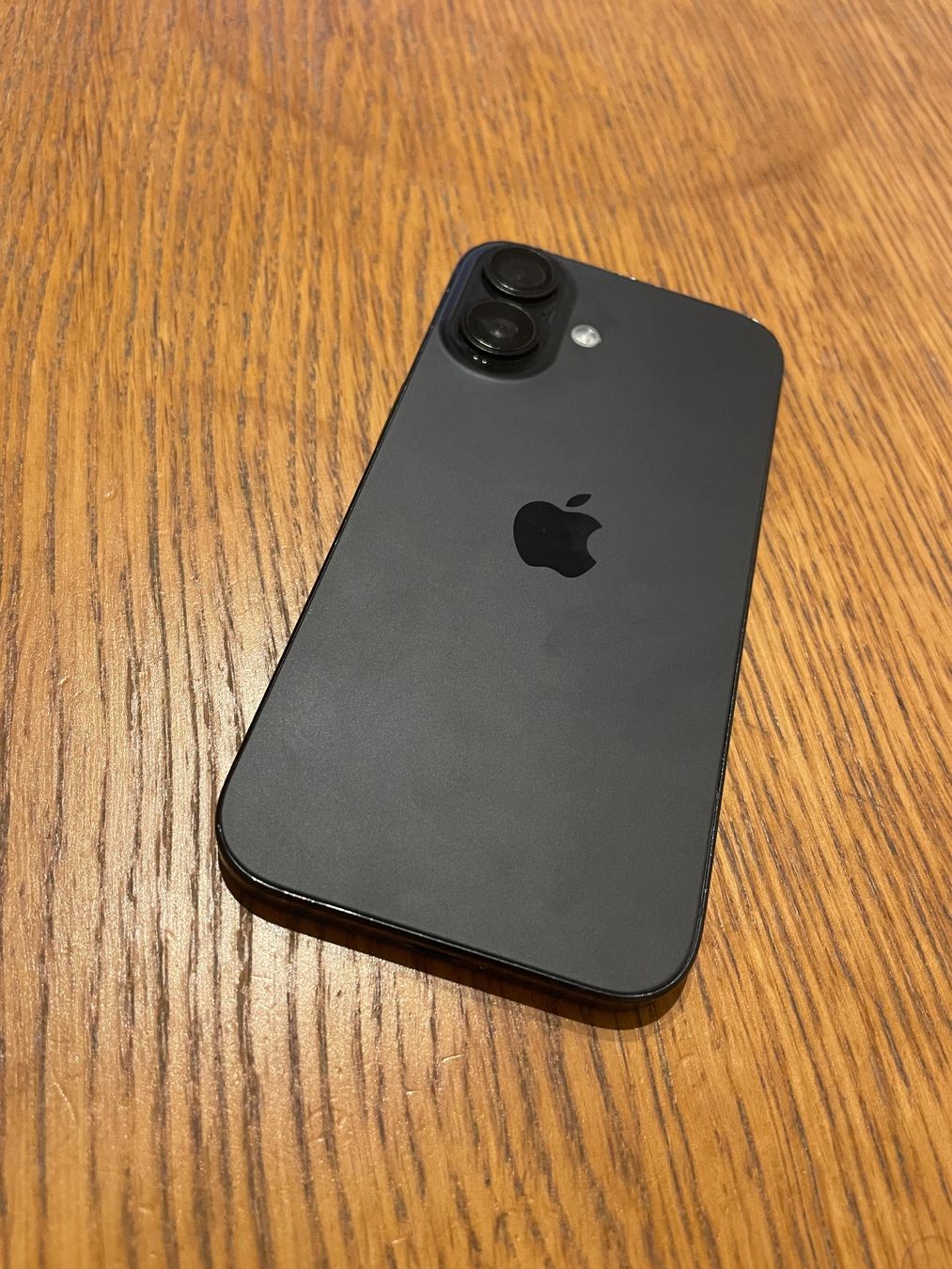 Apple Portables: iPhone 16 128 GB schwarz – D'occasion à Luzern par maurus04 1