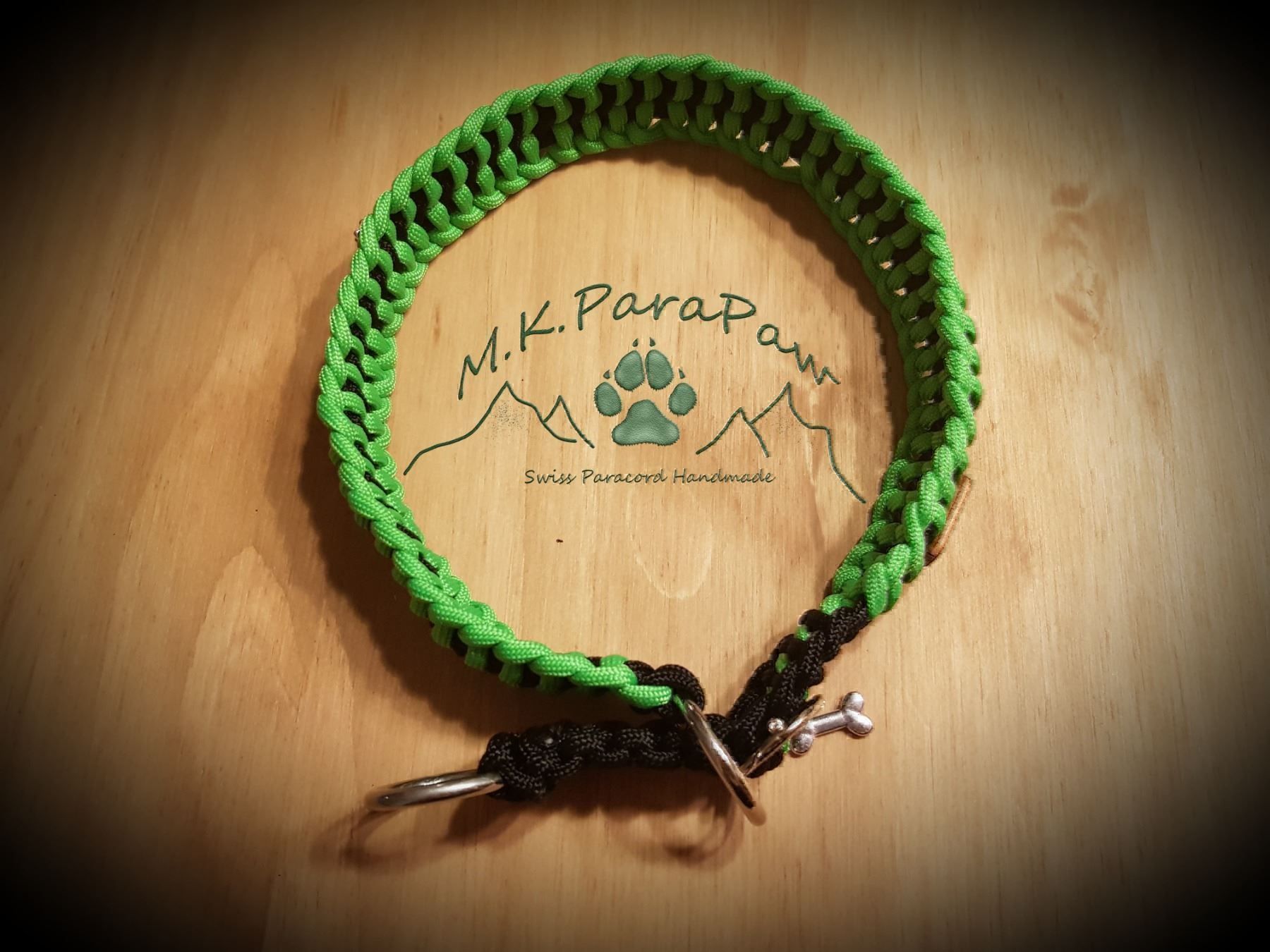 Guinzagli & Collari: Paracord Hundehalsband - 100% Handarbeit – Nuovo e nell'imballaggio originale da Näfels venduto da AllerleiCH 2
