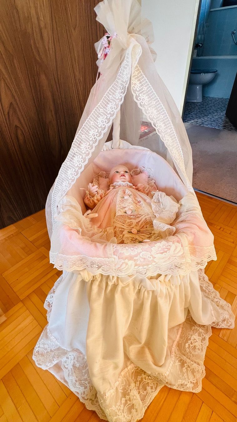 Sdraiette & Sdraiette a dondolo: Puppe mit Wiege – Usato da Röschenz venduto da tan_xlt9 5