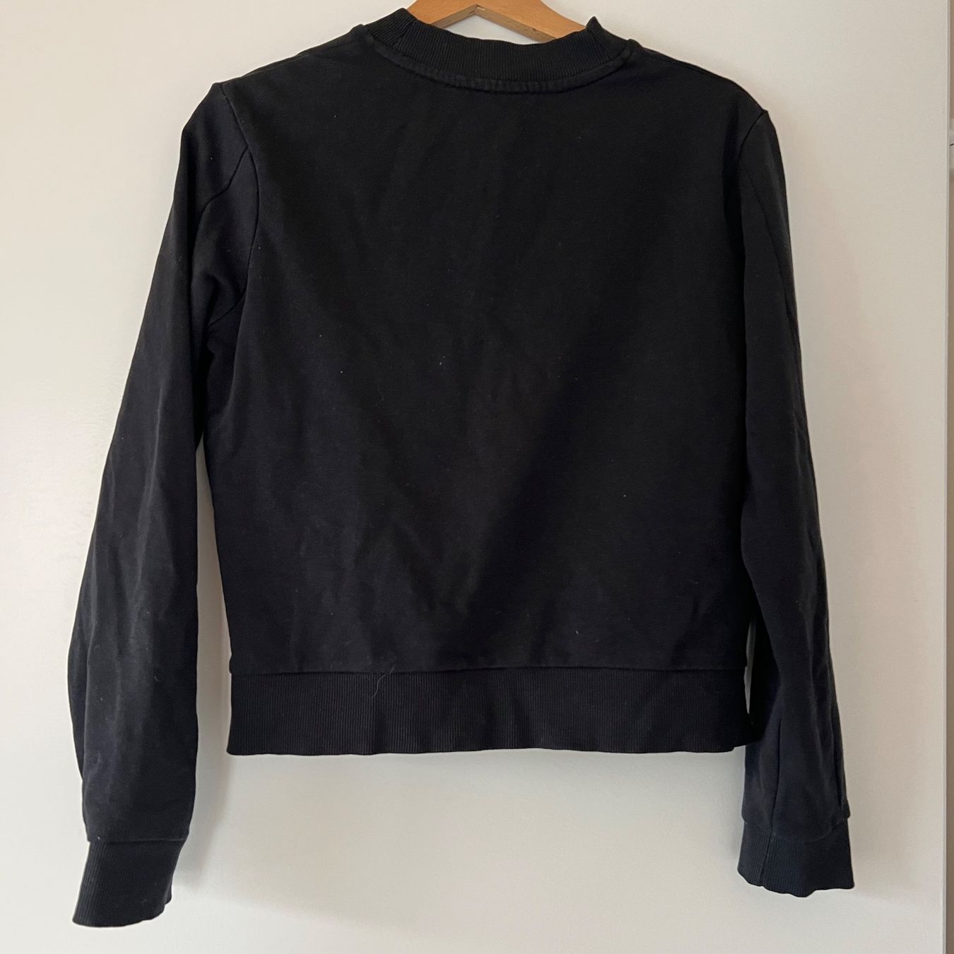 Pullover & Sweatshirts: Schwarzes Girl Sweatshirt Gr. S – Gebraucht aus Steinmaur von HenSaa 1