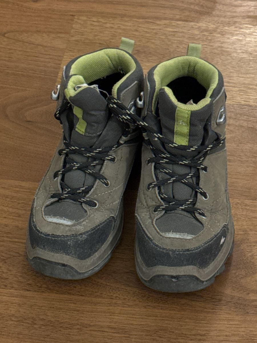 Decathlon Scarpe per ragazzi: Wanderschuhe Quechua gr.31 – Usato da Oberägeri venduto da Loup18
