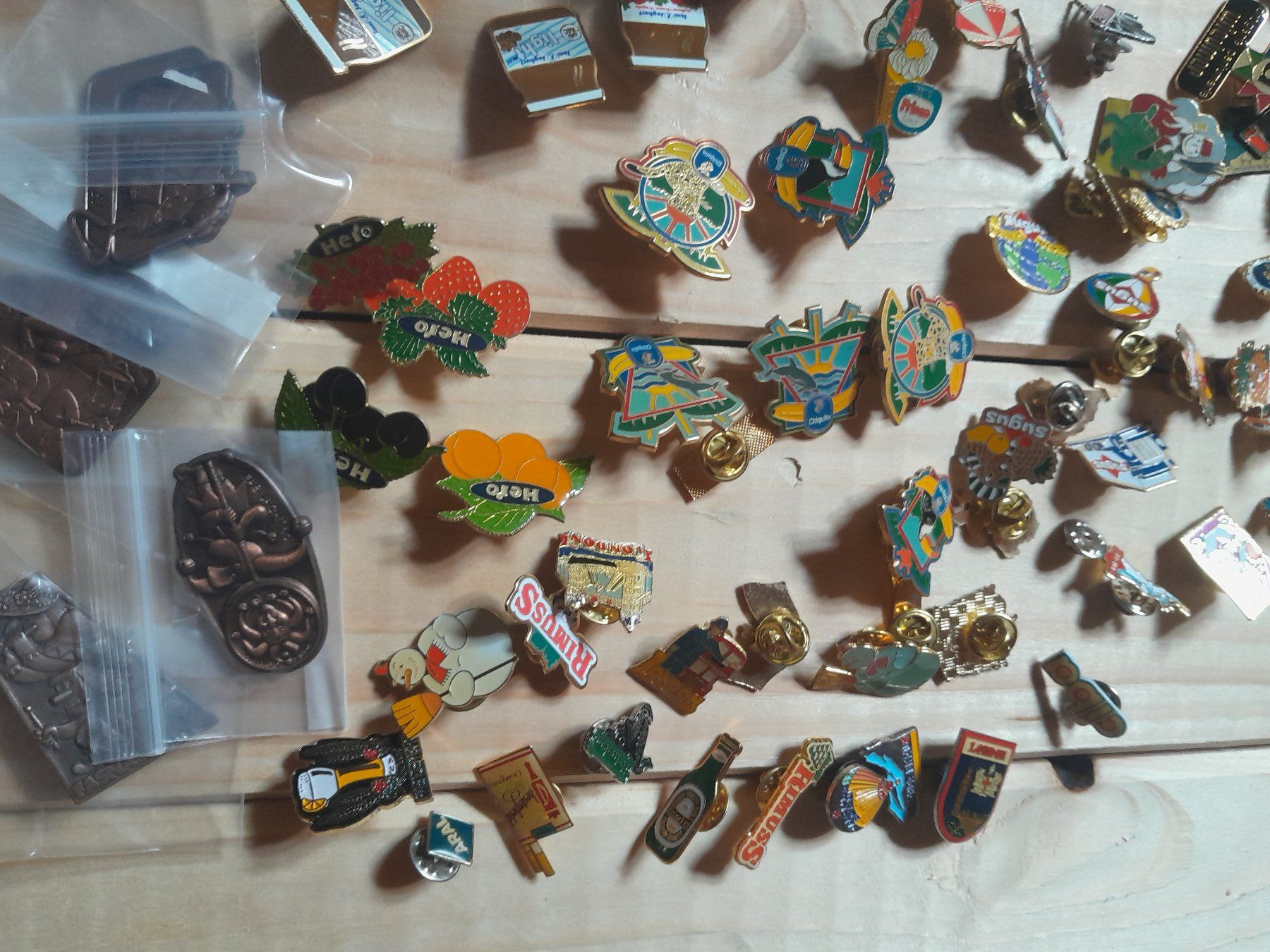 Placchette & Badge: Fasnachtsplaketten und Pin Lot – Usato da Rüti ZH venduto da Alemanni 9
