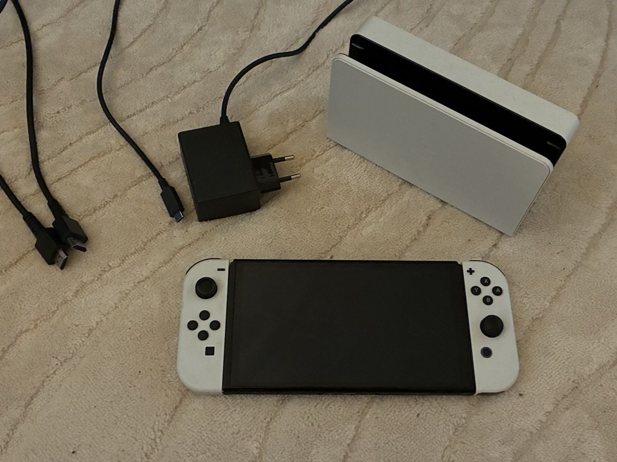 Nintendo Konsolen: Nintendo Switch OLED – Gebraucht aus Tann von Flowerfield