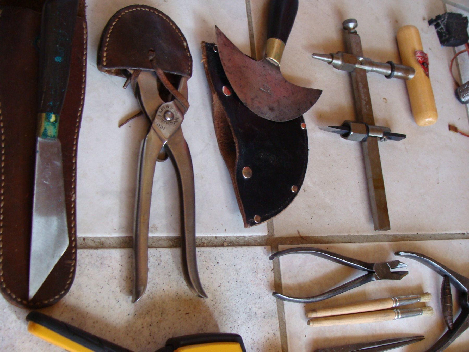 Schweizer Armee Armi bianche: Pour celliers militaires, caisse complette. – Usato da Cuarny venduto da hen_g7hn 6