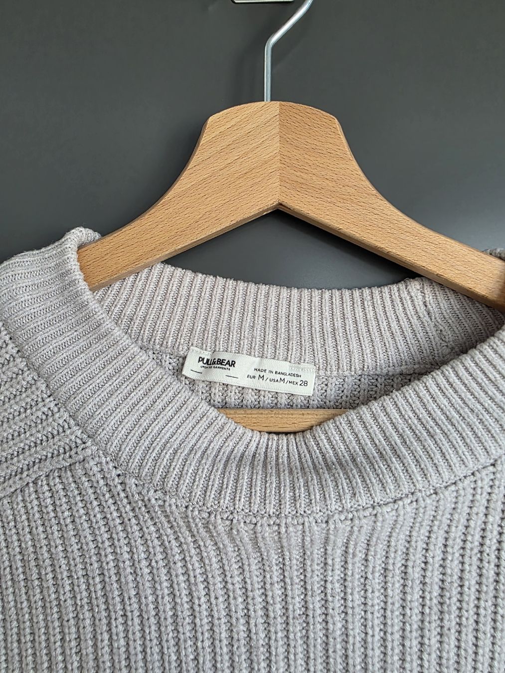 Pull&Bear Pullover & Sweatshirts: Pullover Pull&Bear gerippt hellgrau Grösse M gebraucht – Gebraucht aus Schlieren von est_b2px 1
