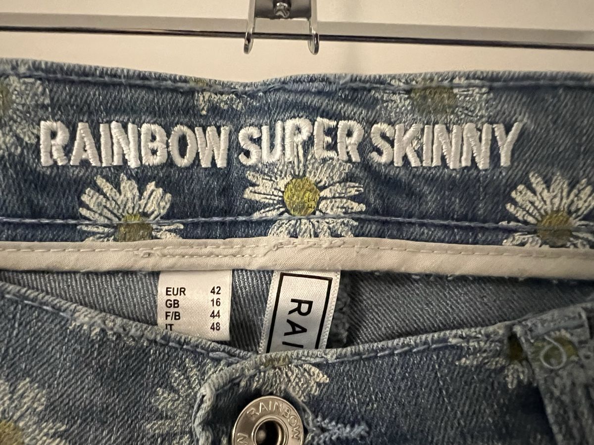Jeans: Gänseblümchen Jeans Gr.42 – Usato da Winterthur venduto da mel_wy 1