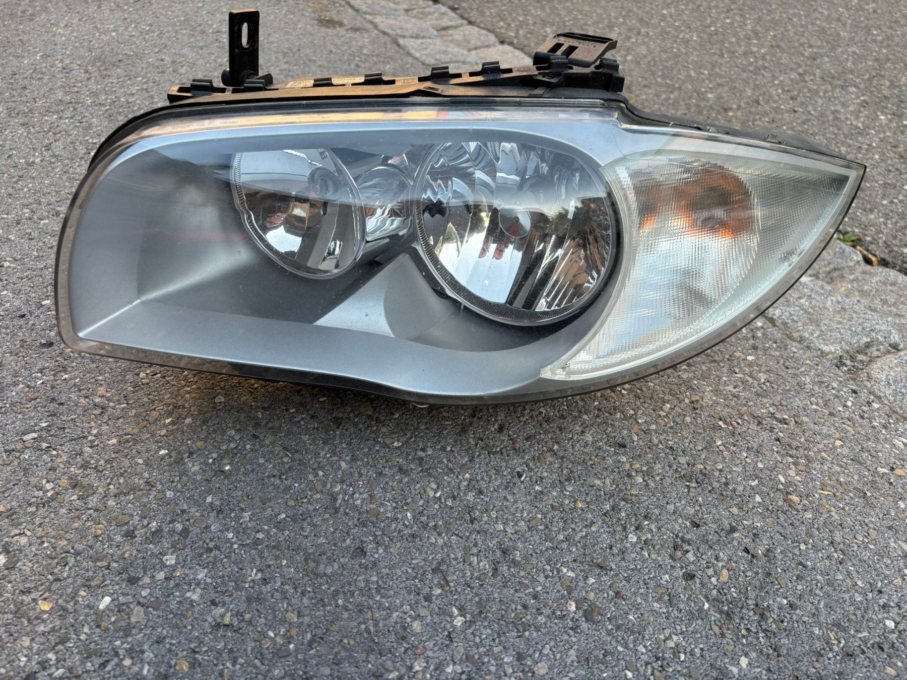 BMW Tutti pezzi di ricambio auto: BMW 120 Scheinwerfer links E 87 JG 2005 – Usato da Rothenhausen venduto da Deltassion 1