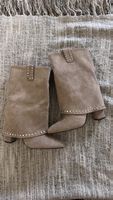 Damen Stiefel beige mit Nieten und Blockabsatz neu