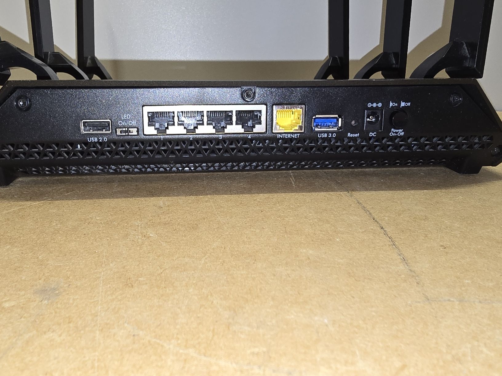 Netgear Modem & Router: Netgear Nighthawk X6 R8000 WiFi – Usato da Lenzburg venduto da cameleoncolor 3