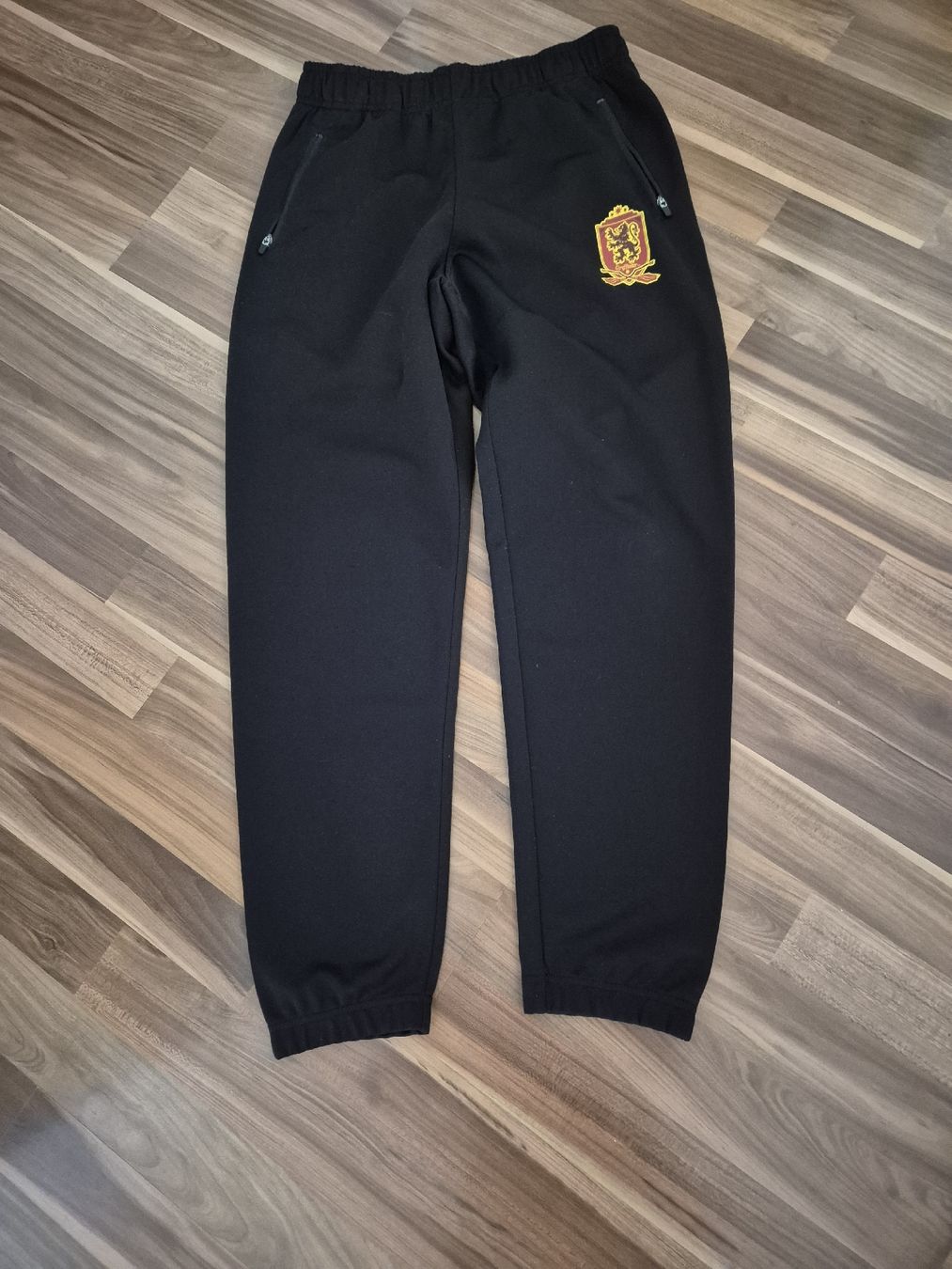 H&M Pantaloni: Trainerhose Hogwarts Gr. 146-152 – Usato da Therwil venduto da Twista11