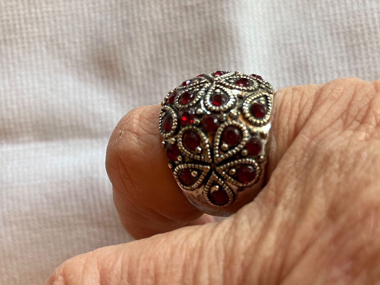 Anelli: Ring mit roten Steinen Gr 52 – Usato da Bassersdorf venduto da groovygremlin 1