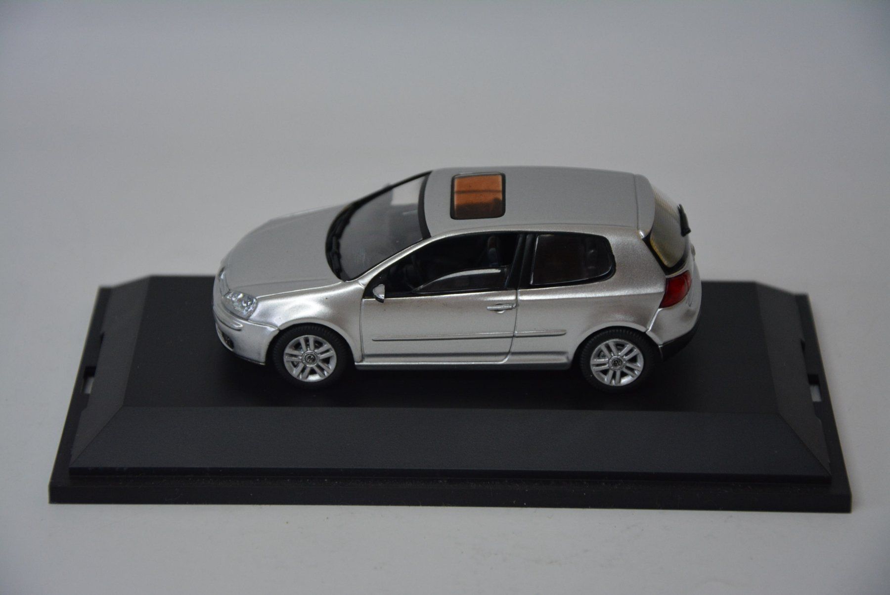 Volkswagen Modellautos: VW Golf V 2003 , Schuco , 1:43 – Neu und originalverpackt aus Goldach von Feivel9 1