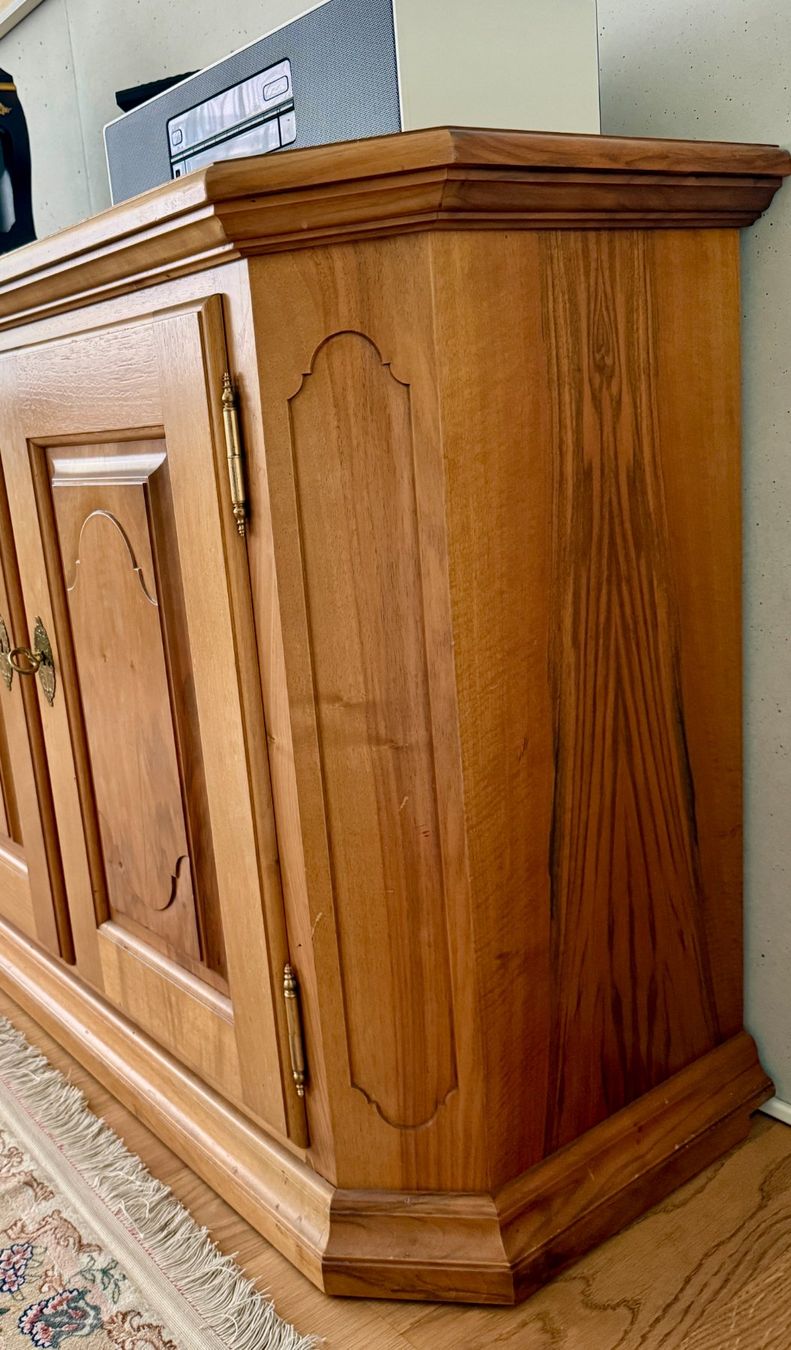 Credenze: Designer Sideboards aus Holz / "Appenzeller Möbel" – Usato da Brütten venduto da Brummer 5
