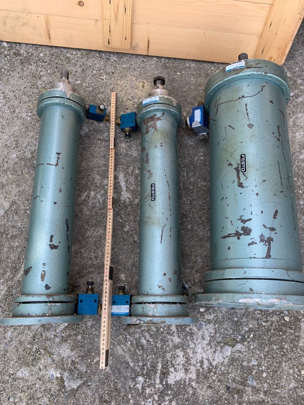 Festo Tutti gli attrezzi: Festo Druckluftzylinder ca 70 cm lang – Usato da Belp venduto da machrismo24