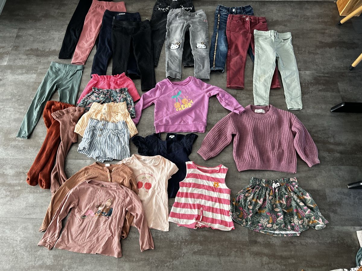 Lotti & Set di vestiti: 24-teiliges Packet in 104 – Usato da Witterswil venduto da pinkomania