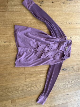 Bluse lila Grösse S und Faltenärmel Kragen Zustand gut
