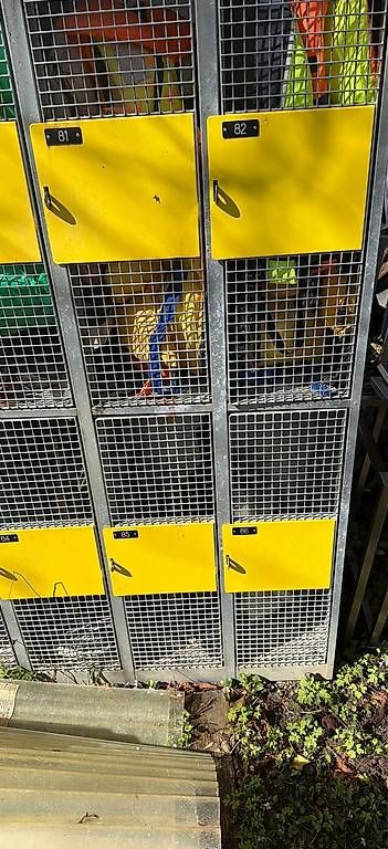 Armadi: Casiers armoire métallique solide  – Usato da Anières venduto da tho_tn8q 1