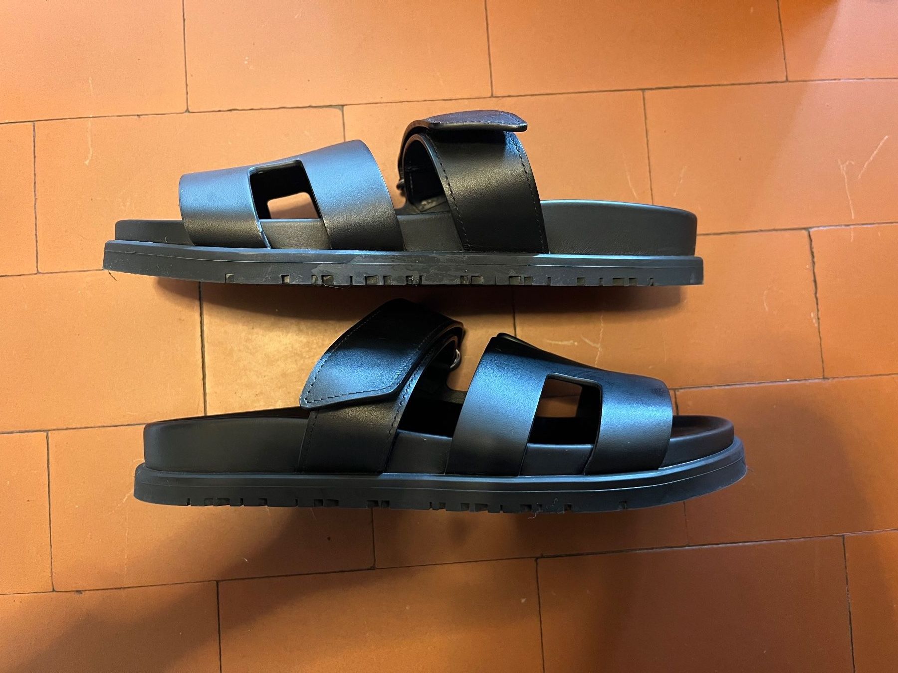Hermès Damenschuhe: Hermès Sandalen Chypre, Schwarz, Gr. 36.5 – Neu (gemäss Beschreibung) aus Zürich von veilchen17 4