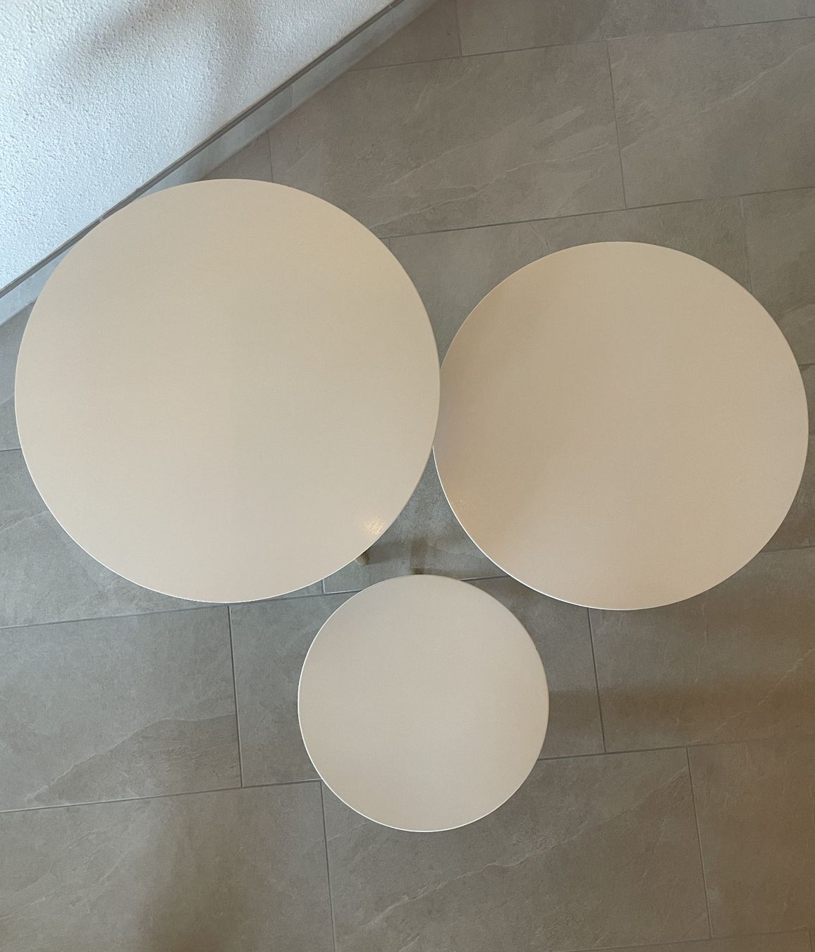 Tavoli: 3 x runde Couchtische (Set) – Usato da Schmerikon venduto da die_8b8m 1