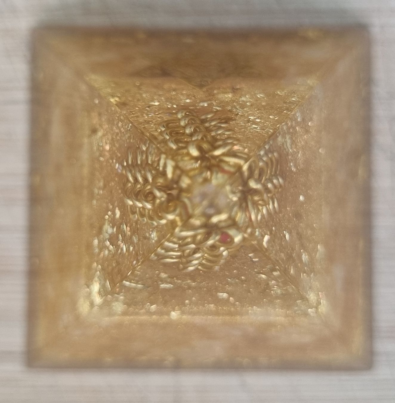 Minerali & Pietre curative: Orgonite Pyramide dorée, protection et chance – Nuovo (secondo la descrizione) da Grand-Lancy venduto da Evelyne010 3