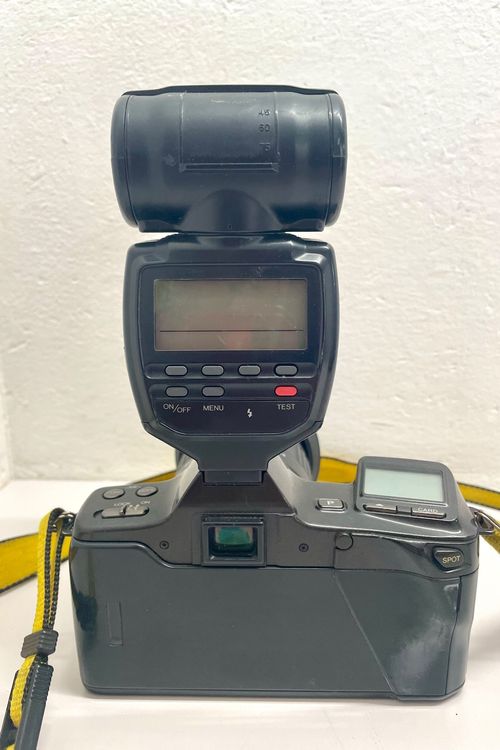 Minolta Fotocamera: Minolta Dynax 8000i Spiegelreflex Kamera/mit Blitz – Usato da Niederdorf venduto da LeptonAG 2