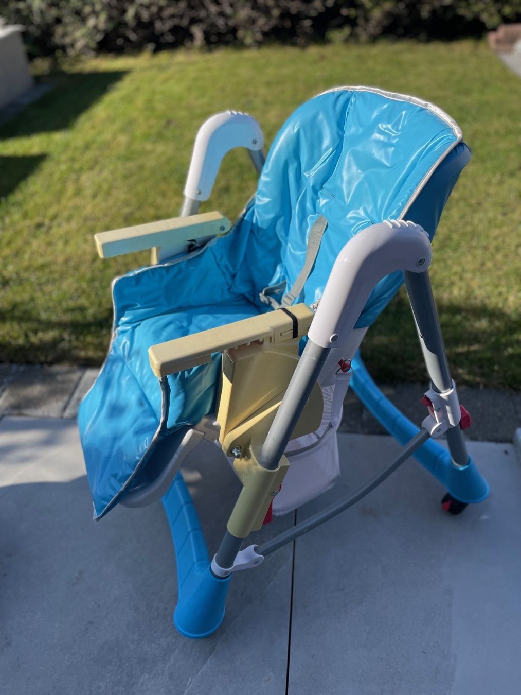 Seggioloni: Kinderhochstuhl mit Tablett – Usato da Lachen SZ venduto da IH2000