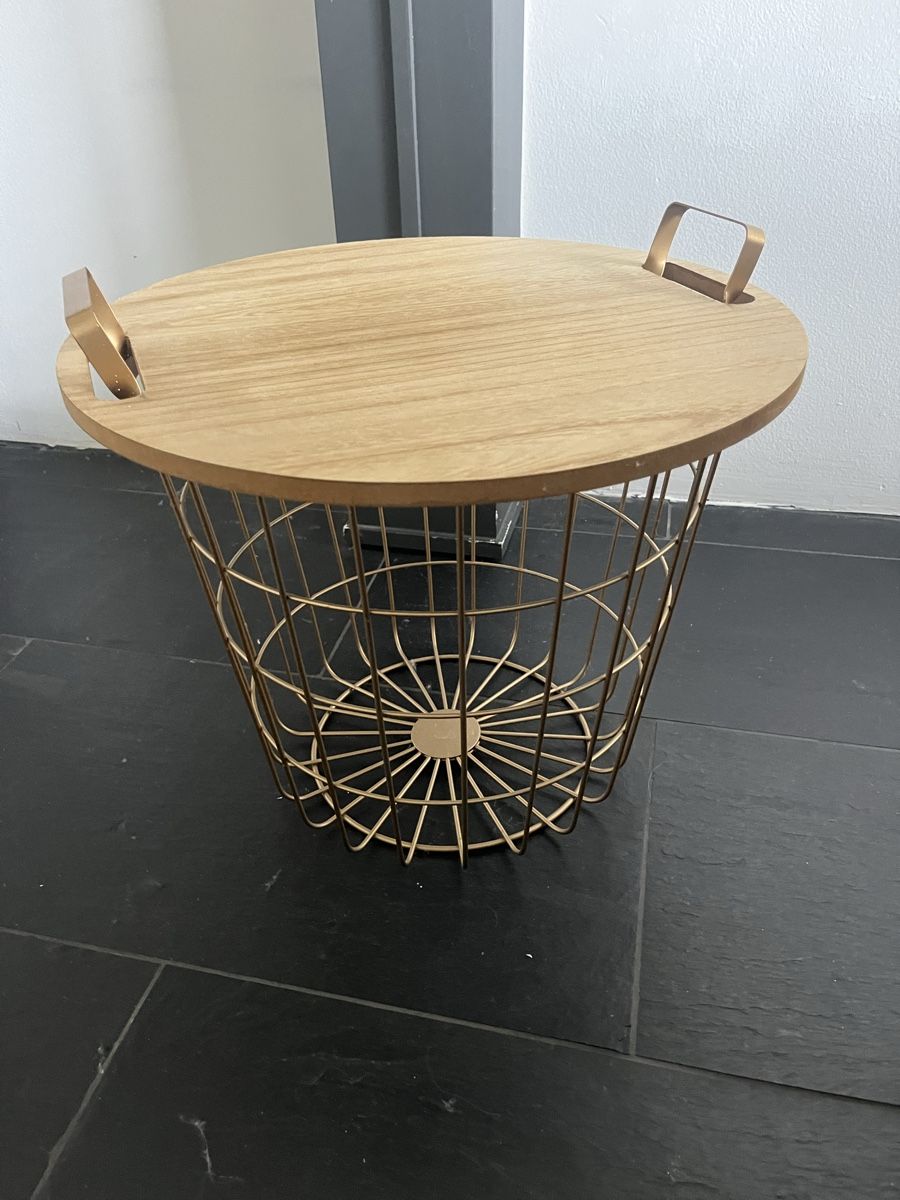 Tables de nuit: Beistelltischchen – D'occasion à Dietlikon par Markmike