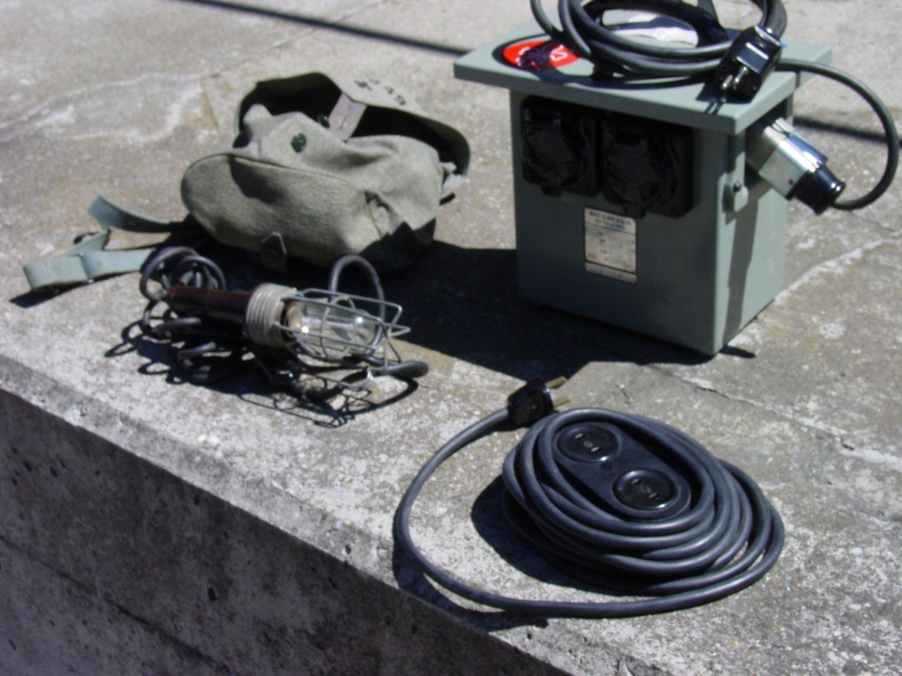 Schweizer Armee Lampade: Armee Travo mit Lampe. Bunker? – Usato da Ursenbach venduto da shopverte 1